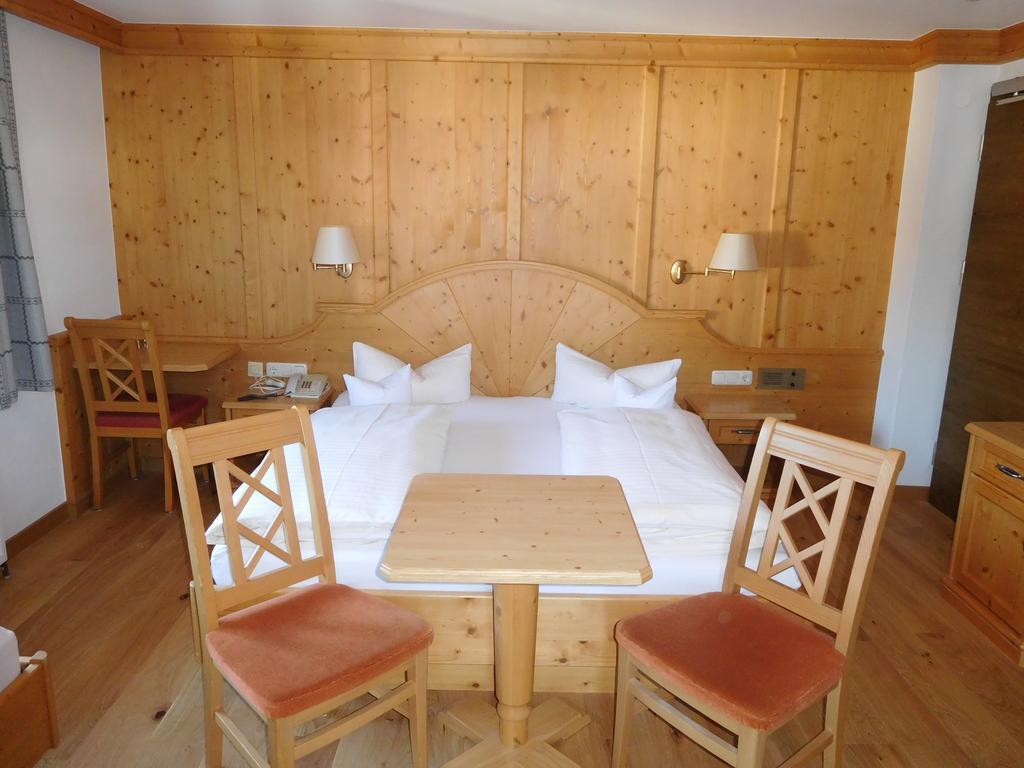 Hotel Kirchenwirt Kirchberg in Tirol Esterno foto
