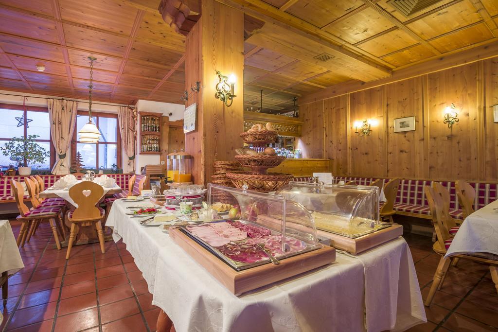 Hotel Kirchenwirt Kirchberg in Tirol Esterno foto